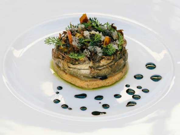 Artichaut en jeu de texture, tarte fine à la noisette