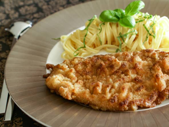 Escalope de veau panée à l'anglaise et tagliatelles