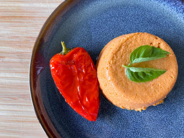 Flans salés de tomates et poivrons confits à servir en entrée chaude ou froide