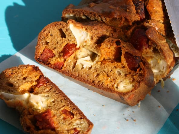 Cake au pesto, chorizo et chèvre