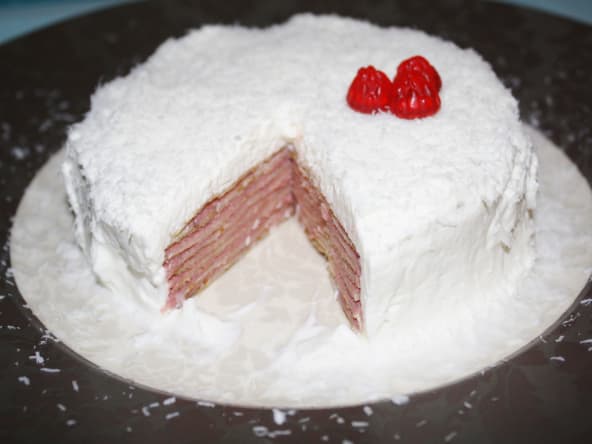 Gâteau de crêpes goyave-coco