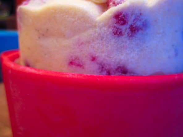 Soufflés glacés au chocolat blanc et aux framboises