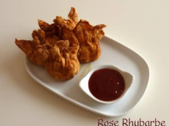 Raviolis frits au fromage de chèvre, abricot et basilic et sa sauce aigre douce