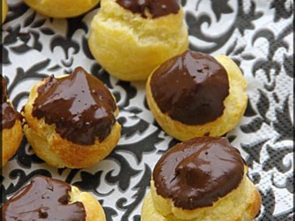Mini choux avec leur coiffes en chocolat