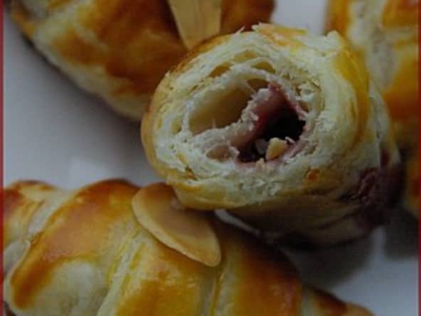 Mini croissants aux fruits rouges et à la confiture de framboises