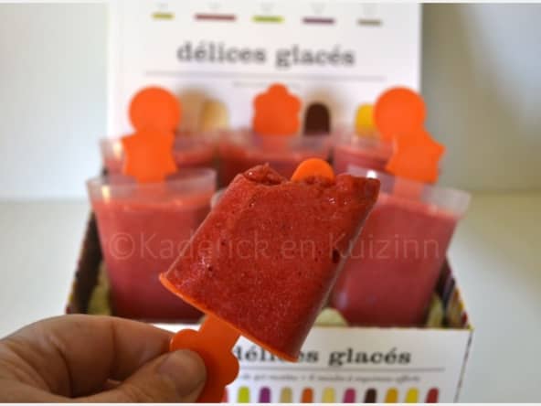 Sucette de sorbet à la fraise