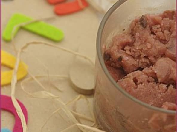 Sorbet au melon et à la fraise aux pépites de chocolat et éclats d'amandes