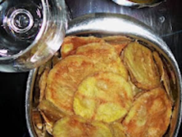 Chips maison et légères de pomme de terre aux sel de mer aromatisé aux herbes aromatiques et piment d'Espelette