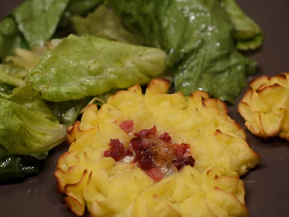 Pommes duchesses, brie et lardons