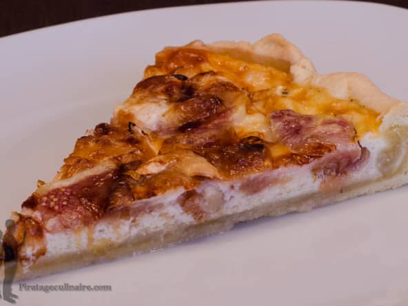 Tarte aux figues et chèvre, arrosée de miel