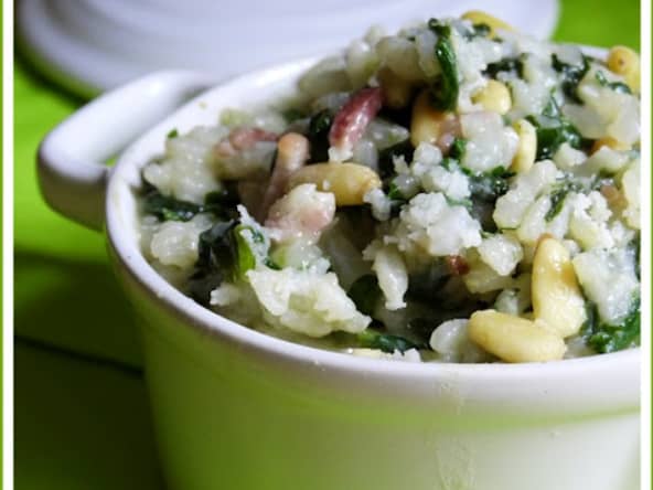 Risotto aux blettes, lardons fumés et pignons