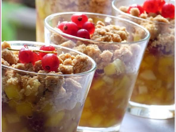 Minestrone de "mangue-ananas-framboises", infusion d'épices et crumble "amandes-citron" vert