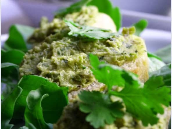 Pour l'apéro au soleil, un caviar de courgettes de Nice, sésame, citron vert et coriandre