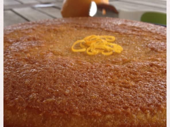 Le gâteau doré à l'orange