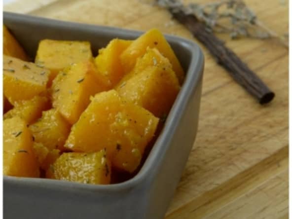 Courge butternut rôtie à la vanille et au thym