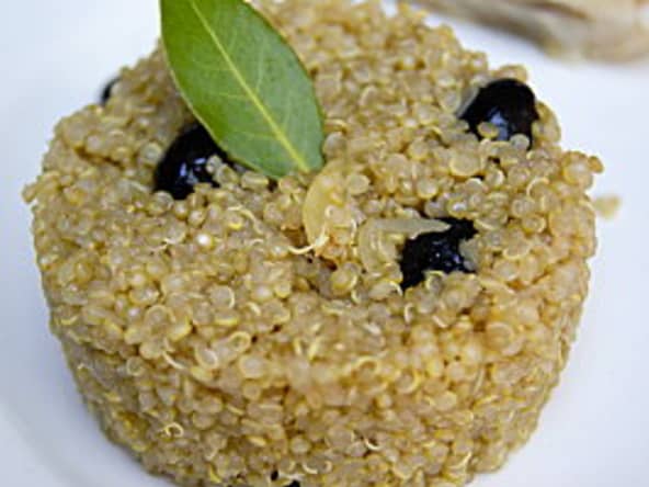 Quinoa aux oignons et olives noires