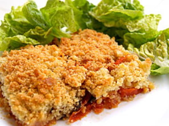 Crumble aux tomates, olives noires et parmesan