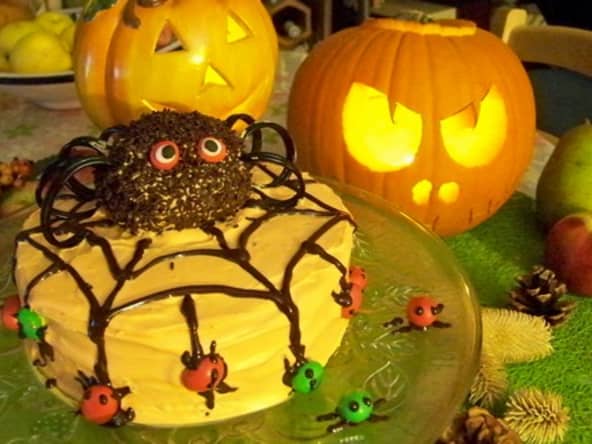 La Mygale qui louchait sur les gâteau aux crottes de mouche et les croques de la mort pour halloween