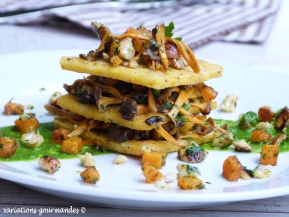 Millefeuille de polenta aux chanterelles d'automne, noisettes et butternut, jus de persil