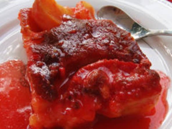 Clafoutis faciles aux pêches caramélisées et aux pralines roses