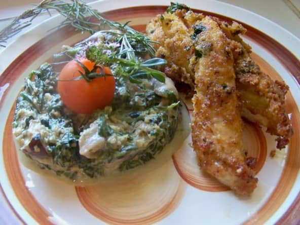 Aiguillettes de poulet panées au basilic et fondue de jeunes pousses d'épinard et champignons