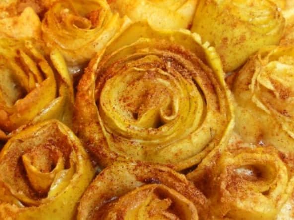 Tarte aux pommes en fleurs caramel beurre salé