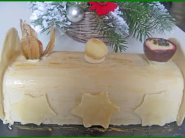 Bûche exotique enrobée de chocolat blanc