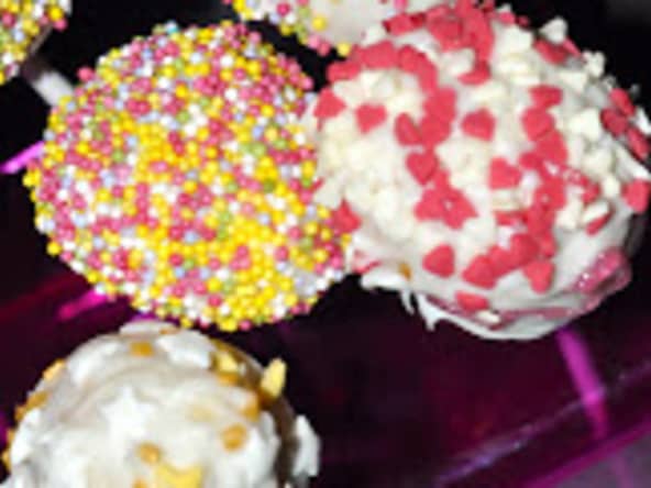 Délicieux cake pops saveurs vanille et chocolat