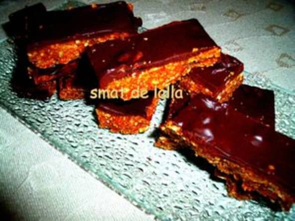 Carrés aux noix, noisettes et chocolat noir