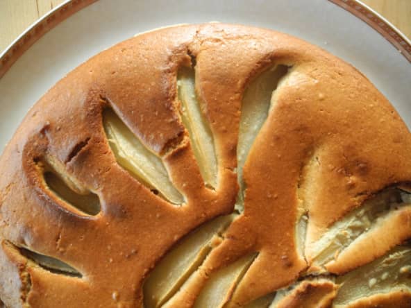 Gâteau moelleux au mascarpone, poires et farine de châtaigne
