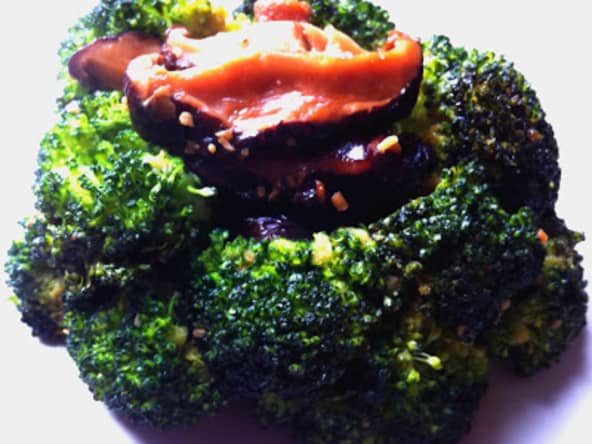 Poêlée de brocolis et shiitakés à la sauce huitre