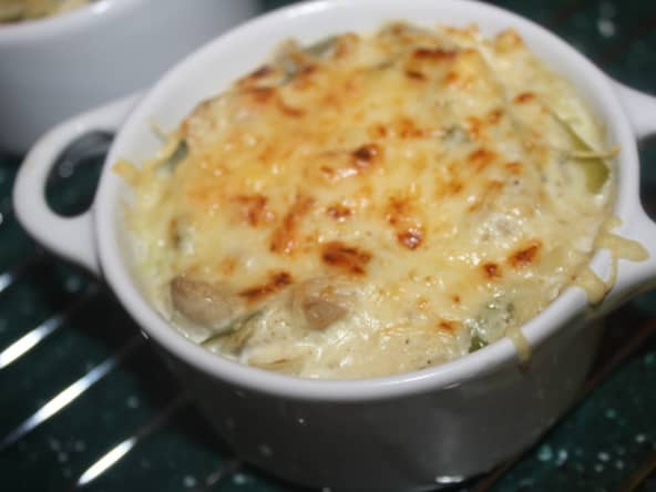 Cassolette de poireaux et de champignons gratinée