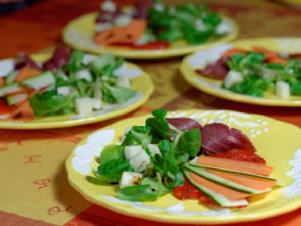 Salade de magret fumé et copeaux de légumes