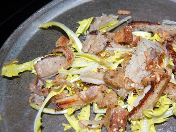 Salade de pissenlits blancs au gras double