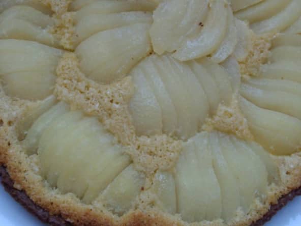 Tarte chocolat, poires et noisettes