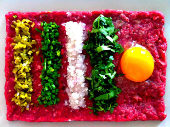 Variation de tartare de boeuf