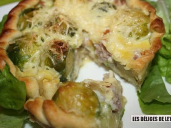 Tartelette aux choux de Bruxelles, saucisse et sa pointe de miel