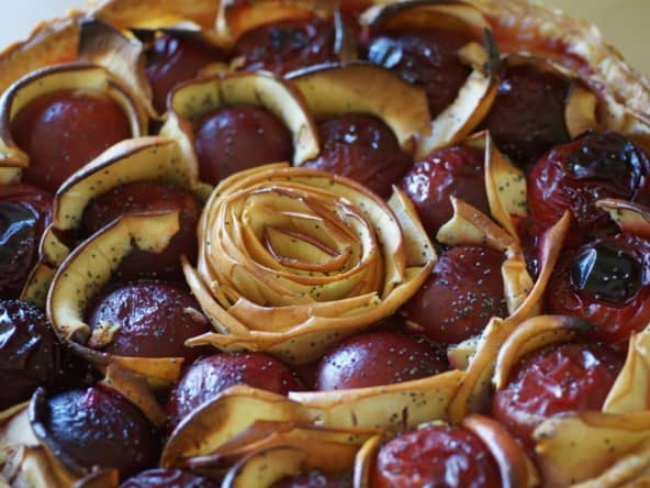 Tarte aux Prunes-Pommes Fleur d’oranger Miel et Pavot