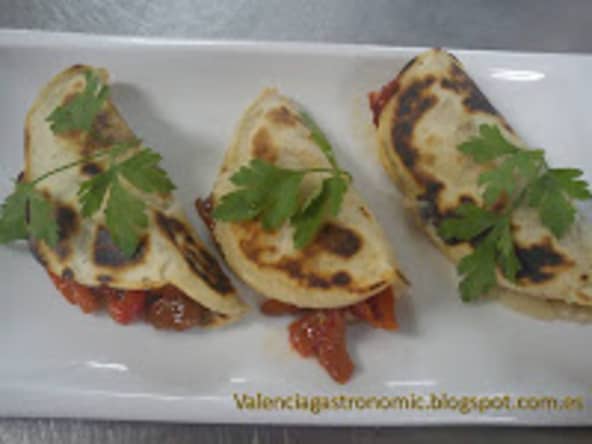 Crêppes blanchies de maïs avec des légumes rôti