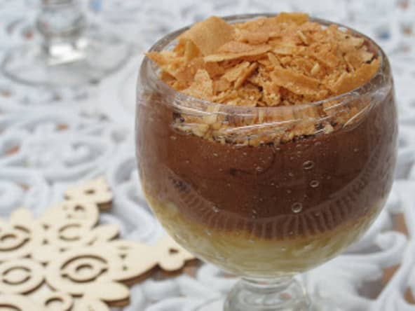 fondant de poire, mousse au chocolat et croustillant praliné