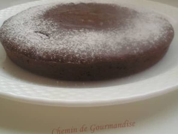 Gâteau fondant au chocolat et à la cannelle