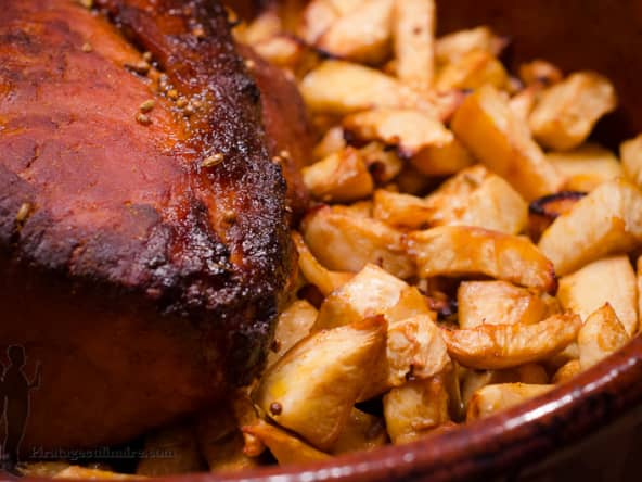 Porc laqué aux épices et céleri rôti