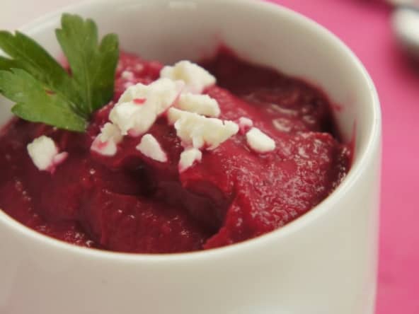 Mousse de betterave crapaudine à l’ail et aux fines herbes