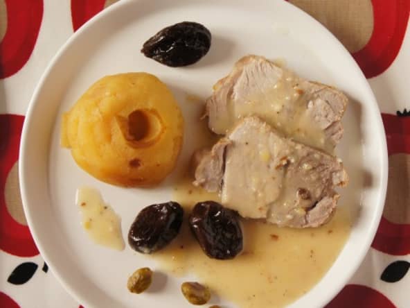 Rôti de porc aux pommes, pruneaux et gingembre