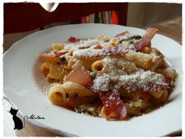 Pâtes tomates, épinards et speck grillé