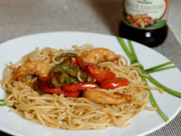 Gambas sauce Sukiyaki, sur un lit de noodles