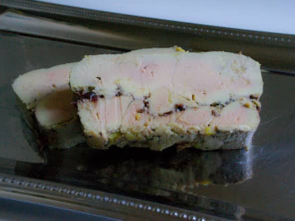 Foie gras mi-cuit au confit d'airelles