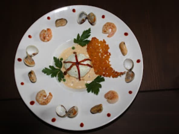 Ile Flottante au Chorizo, caramel de poivron et galette de riz safrané