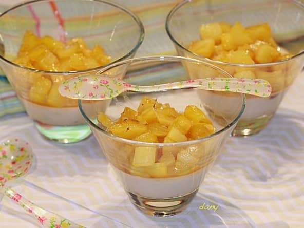 Panna cotta chocolat blanc à l'ananas flambé au rhum vieux