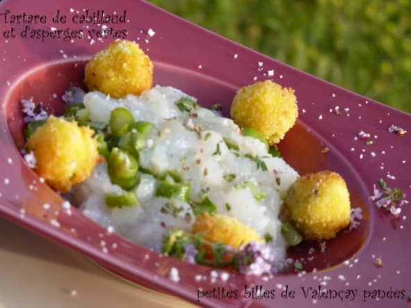 Tartare de cabillaud et asperges vertes aux billes de Valençay panées